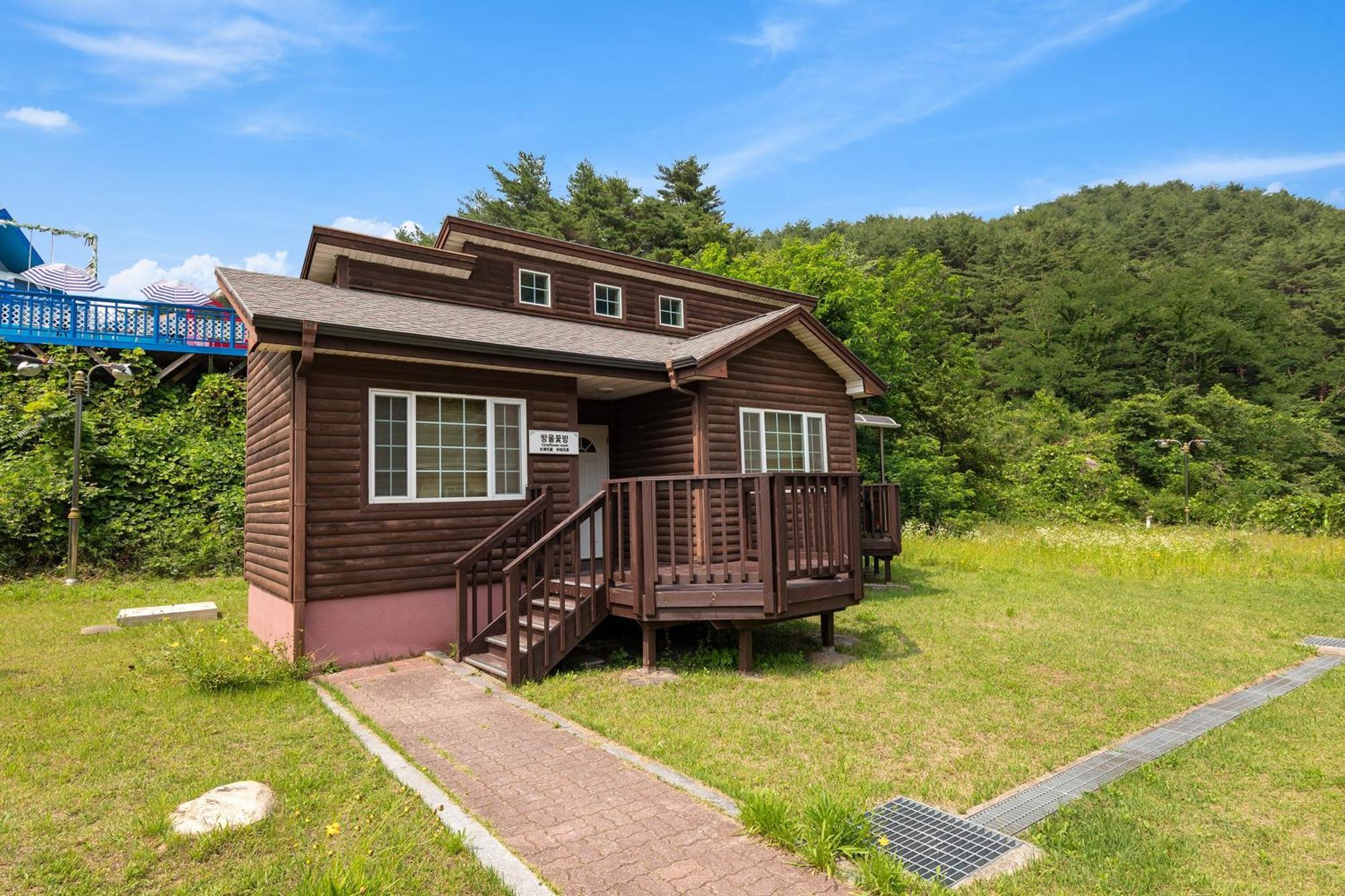 Gangneung Yasaenghwa Maeul Hotell Rom bilde