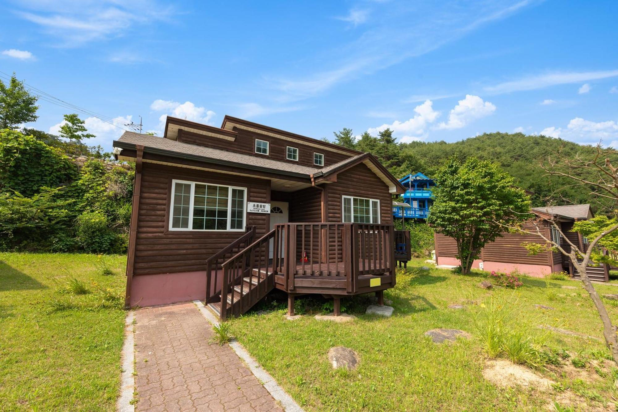 Gangneung Yasaenghwa Maeul Hotell Rom bilde